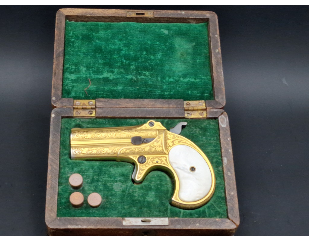 Catalogue Magasin LUXUEUX PISTOLET REMINGTON DOUBLE DERRINGER Gravé Doré en COFFRET Calibre 41RF RIMFIRE - US XIXè {PRODUCT_REF