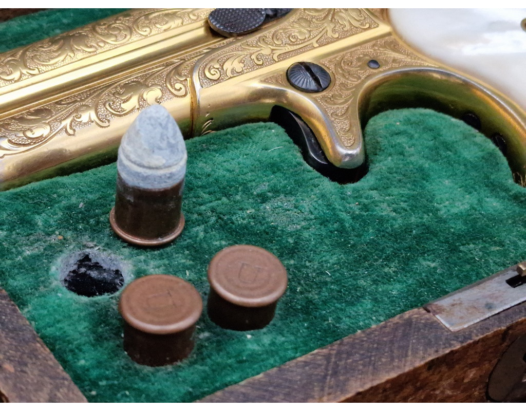 Catalogue Magasin LUXUEUX PISTOLET REMINGTON DOUBLE DERRINGER Gravé Doré en COFFRET Calibre 41RF RIMFIRE - US XIXè {PRODUCT_REF