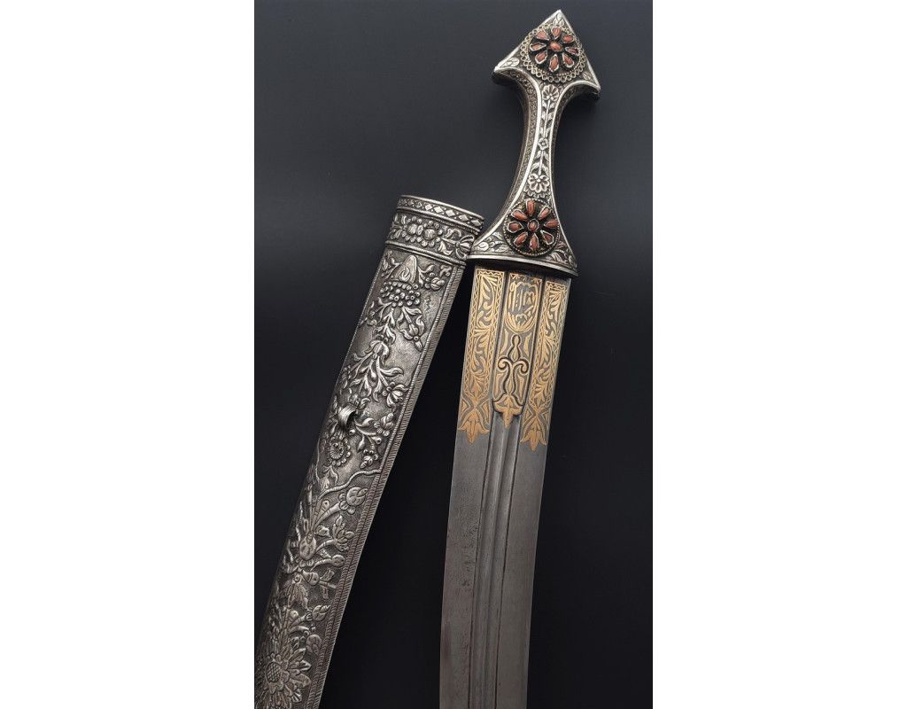 Armes Blanches LUXUEUX POIGNARD SABINI DAHARIA WAHABITE , Péninsule arabique DJAMBYA DAMAS ARGENT ET CORAIL - ARABIE SAOUDITE f