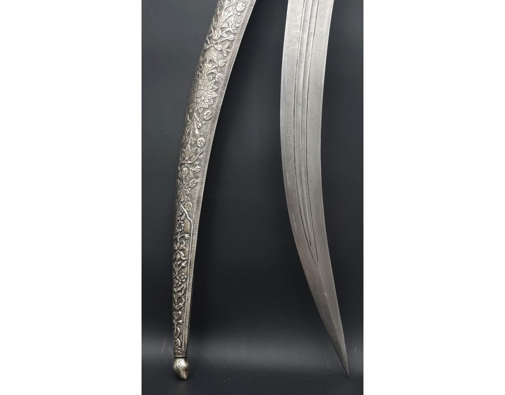 Armes Blanches LUXUEUX POIGNARD SABINI DAHARIA WAHABITE , Péninsule arabique DJAMBYA DAMAS ARGENT ET CORAIL - ARABIE SAOUDITE f