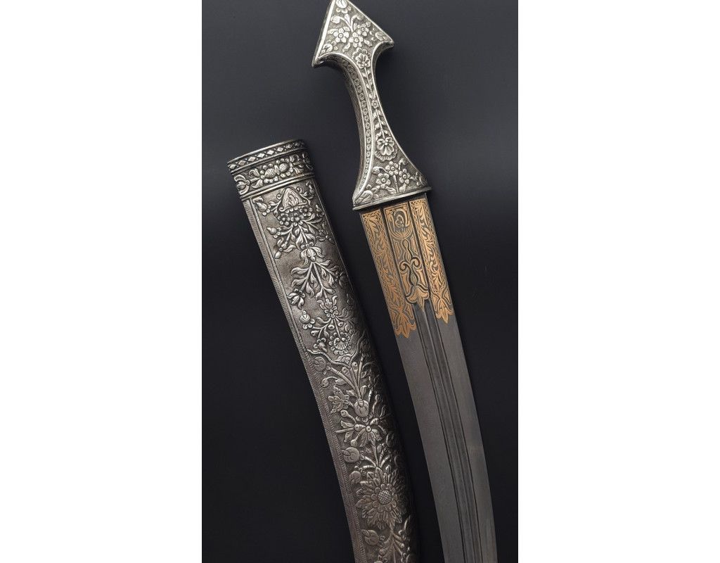 Armes Blanches LUXUEUX POIGNARD SABINI DAHARIA WAHABITE , Péninsule arabique DJAMBYA DAMAS ARGENT ET CORAIL - ARABIE SAOUDITE f