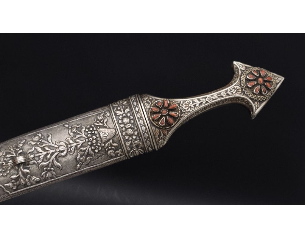 Armes Blanches LUXUEUX POIGNARD SABINI DAHARIA WAHABITE , Péninsule arabique DJAMBYA DAMAS ARGENT ET CORAIL - ARABIE SAOUDITE f
