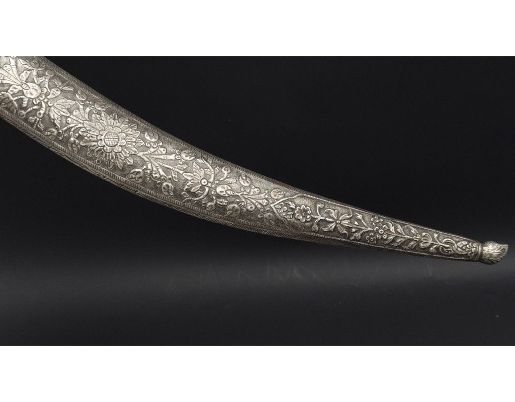 Armes Blanches LUXUEUX POIGNARD SABINI DAHARIA WAHABITE , Péninsule arabique DJAMBYA DAMAS ARGENT ET CORAIL - ARABIE SAOUDITE f