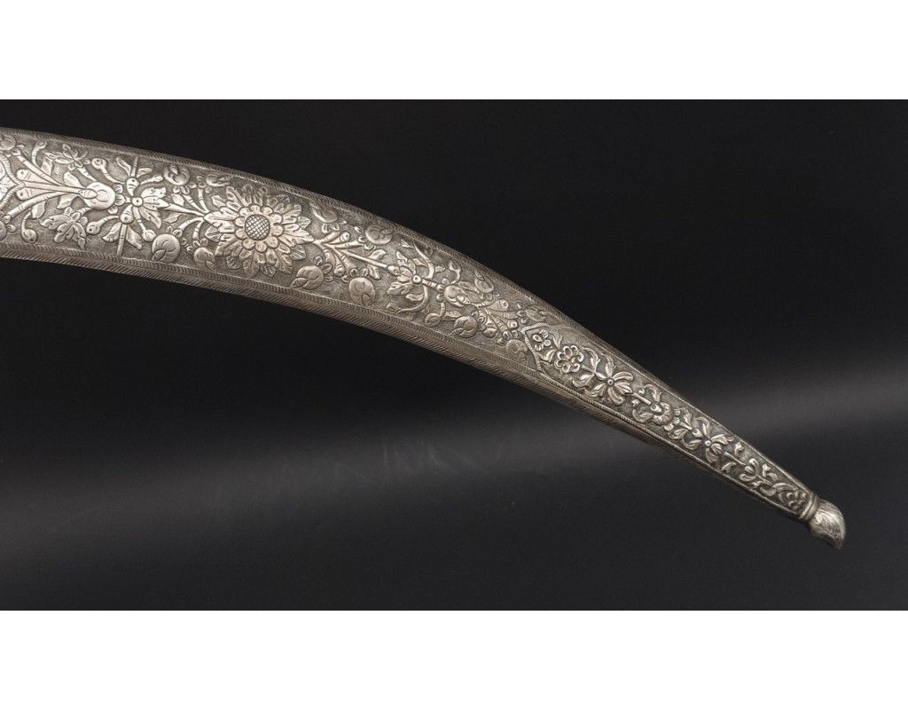 Armes Blanches LUXUEUX POIGNARD SABINI DAHARIA WAHABITE , Péninsule arabique DJAMBYA DAMAS ARGENT ET CORAIL - ARABIE SAOUDITE f