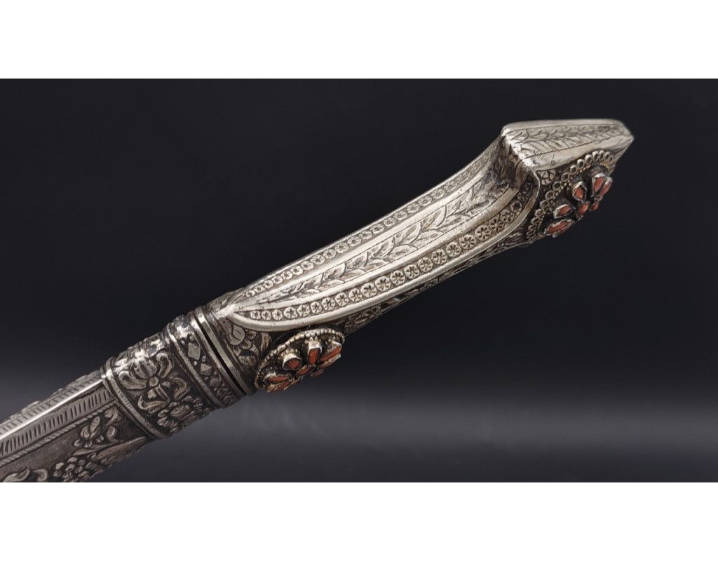 Armes Blanches LUXUEUX POIGNARD SABINI DAHARIA WAHABITE , Péninsule arabique DJAMBYA DAMAS ARGENT ET CORAIL - ARABIE SAOUDITE f