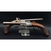 Armes de Poing LEPAGE PAIRE DE PISTOLETS À SYSTEME CARTOUCHE PAPIER CANON PIVOTANT INVENTION LEPAGE ARQUEBUSIER DU ROI - FRANCE