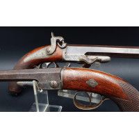 Armes de Poing LEPAGE PAIRE DE PISTOLETS À SYSTEME CARTOUCHE PAPIER CANON PIVOTANT INVENTION LEPAGE ARQUEBUSIER DU ROI - FRANCE