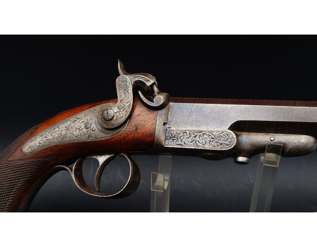 Armes de Poing LEPAGE PAIRE DE PISTOLETS À SYSTEME CARTOUCHE PAPIER CANON PIVOTANT INVENTION LEPAGE ARQUEBUSIER DU ROI - FRANCE