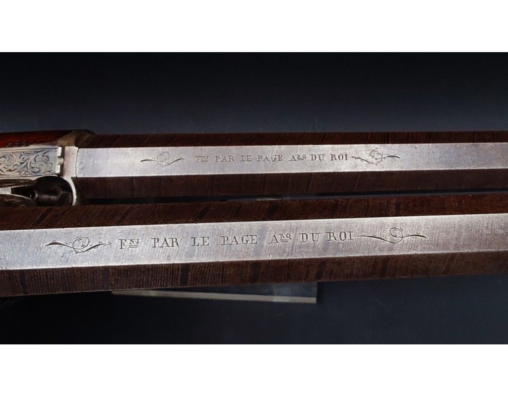Armes de Poing LEPAGE PAIRE DE PISTOLETS À SYSTEME CARTOUCHE PAPIER CANON PIVOTANT INVENTION LEPAGE ARQUEBUSIER DU ROI - FRANCE