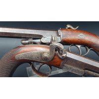 Armes de Poing LEPAGE PAIRE DE PISTOLETS À SYSTEME CARTOUCHE PAPIER CANON PIVOTANT INVENTION LEPAGE ARQUEBUSIER DU ROI - FRANCE