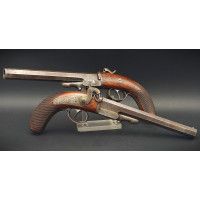 Armes de Poing LEPAGE PAIRE DE PISTOLETS À SYSTEME CARTOUCHE PAPIER CANON PIVOTANT INVENTION LEPAGE ARQUEBUSIER DU ROI - FRANCE
