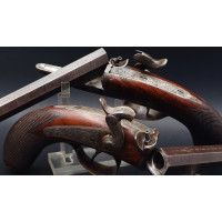 Armes de Poing LEPAGE PAIRE DE PISTOLETS À SYSTEME CARTOUCHE PAPIER CANON PIVOTANT INVENTION LEPAGE ARQUEBUSIER DU ROI - FRANCE