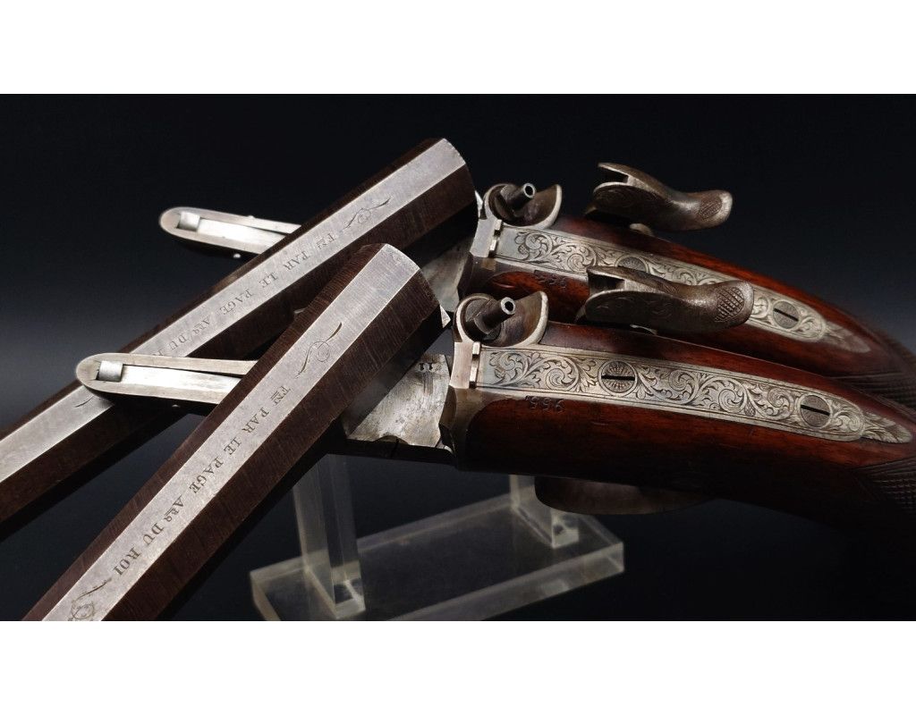 Armes de Poing LEPAGE PAIRE DE PISTOLETS À SYSTEME CARTOUCHE PAPIER CANON PIVOTANT INVENTION LEPAGE ARQUEBUSIER DU ROI - FRANCE