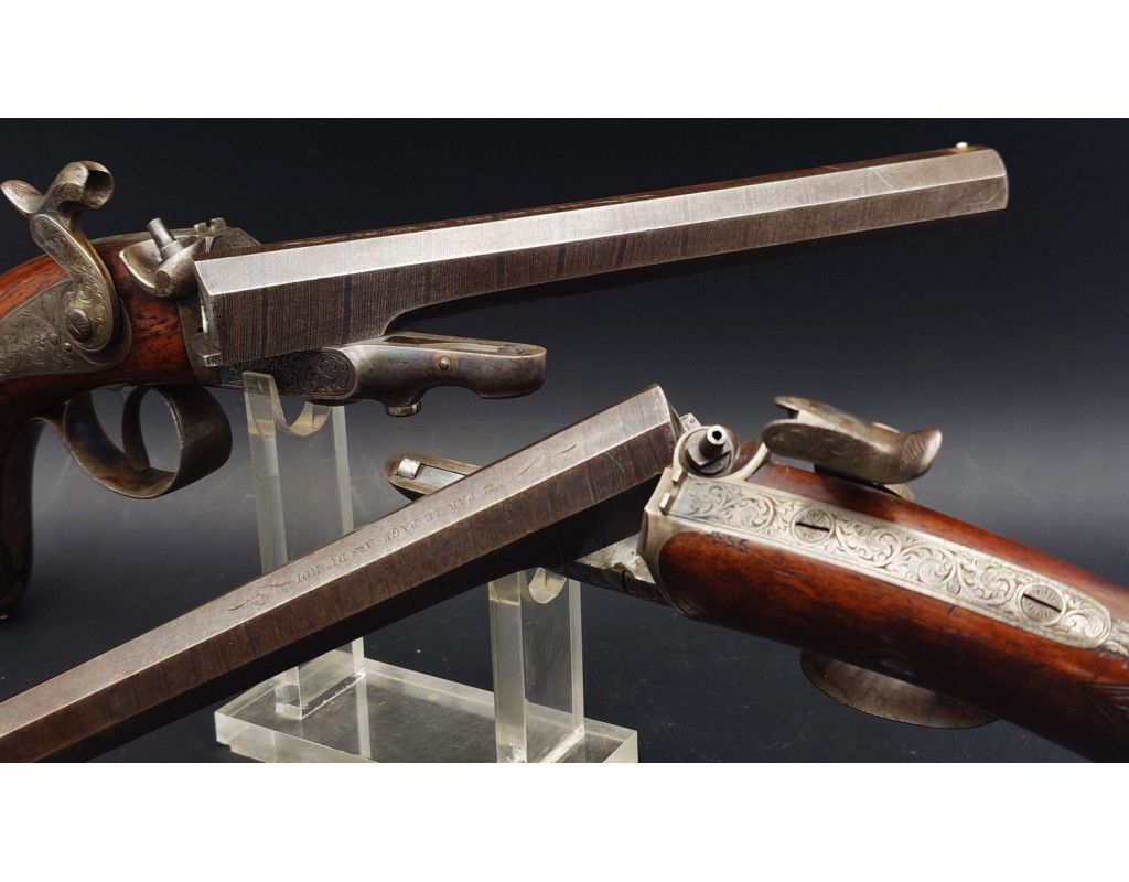 Armes de Poing LEPAGE PAIRE DE PISTOLETS À SYSTEME CARTOUCHE PAPIER CANON PIVOTANT INVENTION LEPAGE ARQUEBUSIER DU ROI - FRANCE
