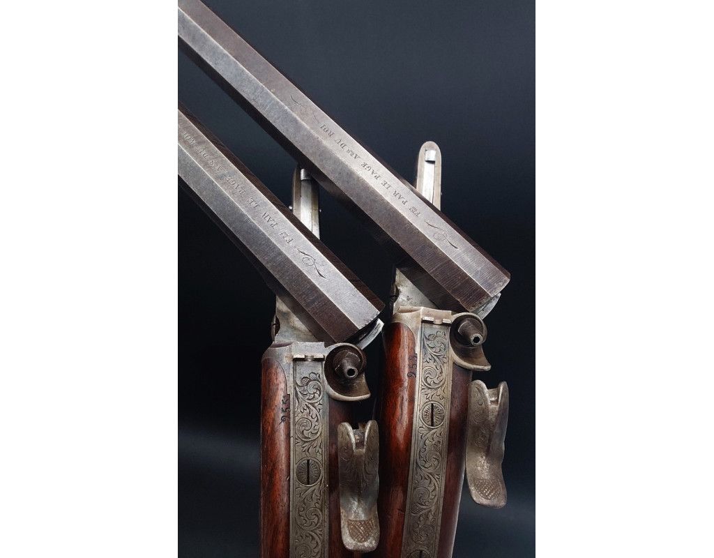 Armes de Poing LEPAGE PAIRE DE PISTOLETS À SYSTEME CARTOUCHE PAPIER CANON PIVOTANT INVENTION LEPAGE ARQUEBUSIER DU ROI - FRANCE