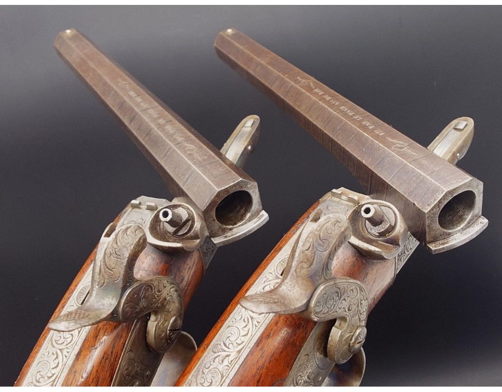 Armes de Poing LEPAGE PAIRE DE PISTOLETS À SYSTEME CARTOUCHE PAPIER CANON PIVOTANT INVENTION LEPAGE ARQUEBUSIER DU ROI - FRANCE