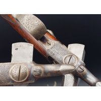 Armes de Poing LEPAGE PAIRE DE PISTOLETS À SYSTEME CARTOUCHE PAPIER CANON PIVOTANT INVENTION LEPAGE ARQUEBUSIER DU ROI - FRANCE