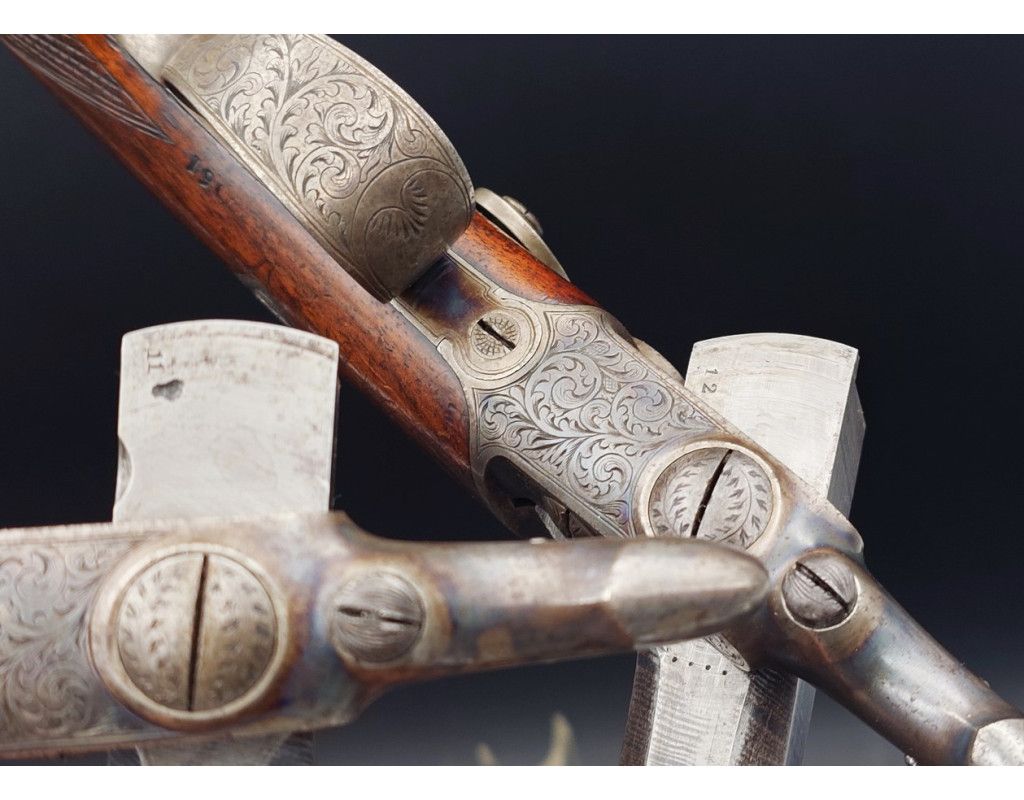 Armes de Poing LEPAGE PAIRE DE PISTOLETS À SYSTEME CARTOUCHE PAPIER CANON PIVOTANT INVENTION LEPAGE ARQUEBUSIER DU ROI - FRANCE