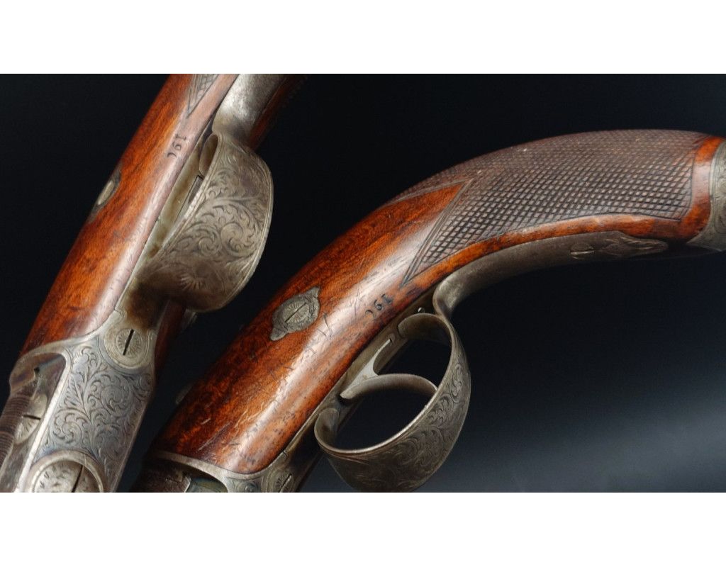 Armes de Poing LEPAGE PAIRE DE PISTOLETS À SYSTEME CARTOUCHE PAPIER CANON PIVOTANT INVENTION LEPAGE ARQUEBUSIER DU ROI - FRANCE