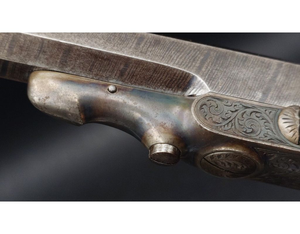 Armes de Poing LEPAGE PAIRE DE PISTOLETS À SYSTEME CARTOUCHE PAPIER CANON PIVOTANT INVENTION LEPAGE ARQUEBUSIER DU ROI - FRANCE