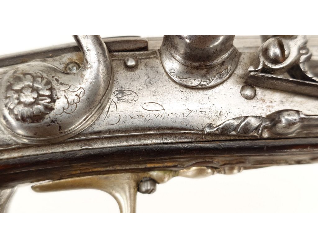 Armes de Poing LONG PISTOLET À SILEX ITALIEN 18è SIGNÉ BERNARDINO POUR L'EXPORT - MONTURES en ARGENT 406-90-1 - 11