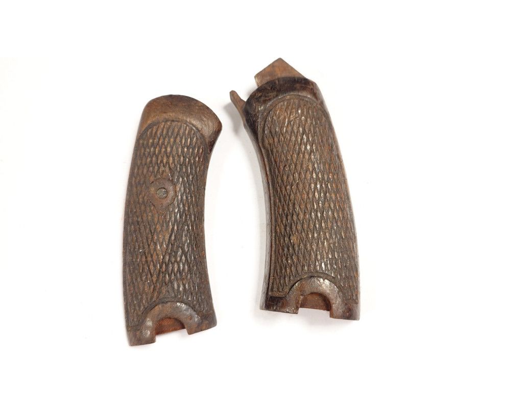 Pièces détachées en ligne PAIRE DE PLAQUETTES DE CROSSE EN NOYER AVEC VIS POUR REVOVLER MAS MODÈLE 1892 {PRODUCT_REFERENCE}