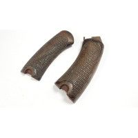 Pièces détachées en ligne PAIRE DE PLAQUETTES DE CROSSE EN NOYER AVEC VIS POUR REVOVLER MAS MODÈLE 1892 {PRODUCT_REFERENCE}