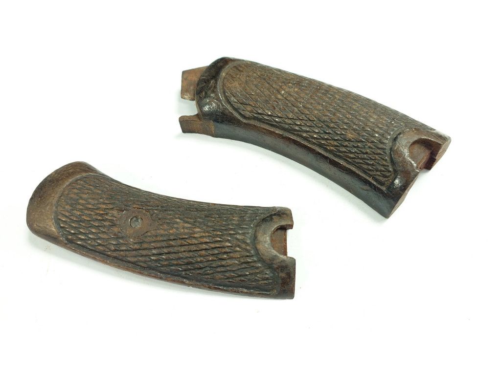 Pièces détachées en ligne PAIRE DE PLAQUETTES DE CROSSE EN NOYER AVEC VIS POUR REVOVLER MAS MODÈLE 1892 {PRODUCT_REFERENCE}