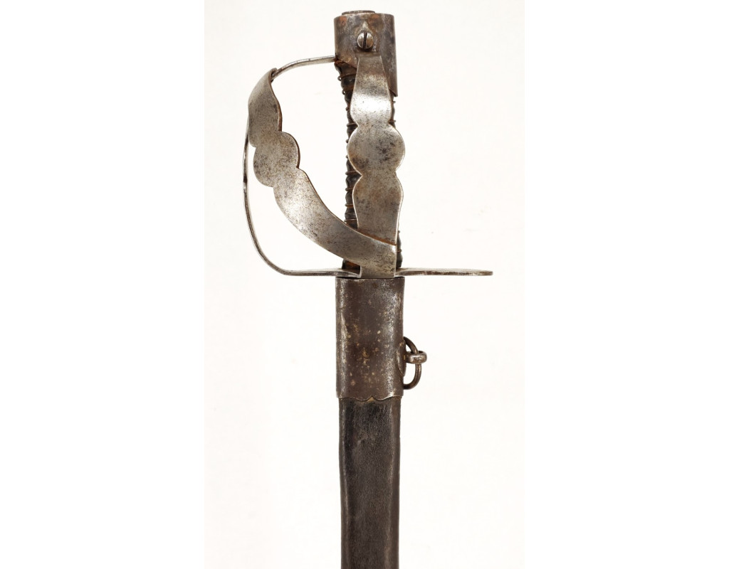 Armes Blanches SABRE DES DRAGONS MODÈLE RÉGLEMENTAIRE DU 25 AVRIL 1767 GARDE FER EN "N" 1771-1775 1er ESCADRON N°32 - FRANCE LOU