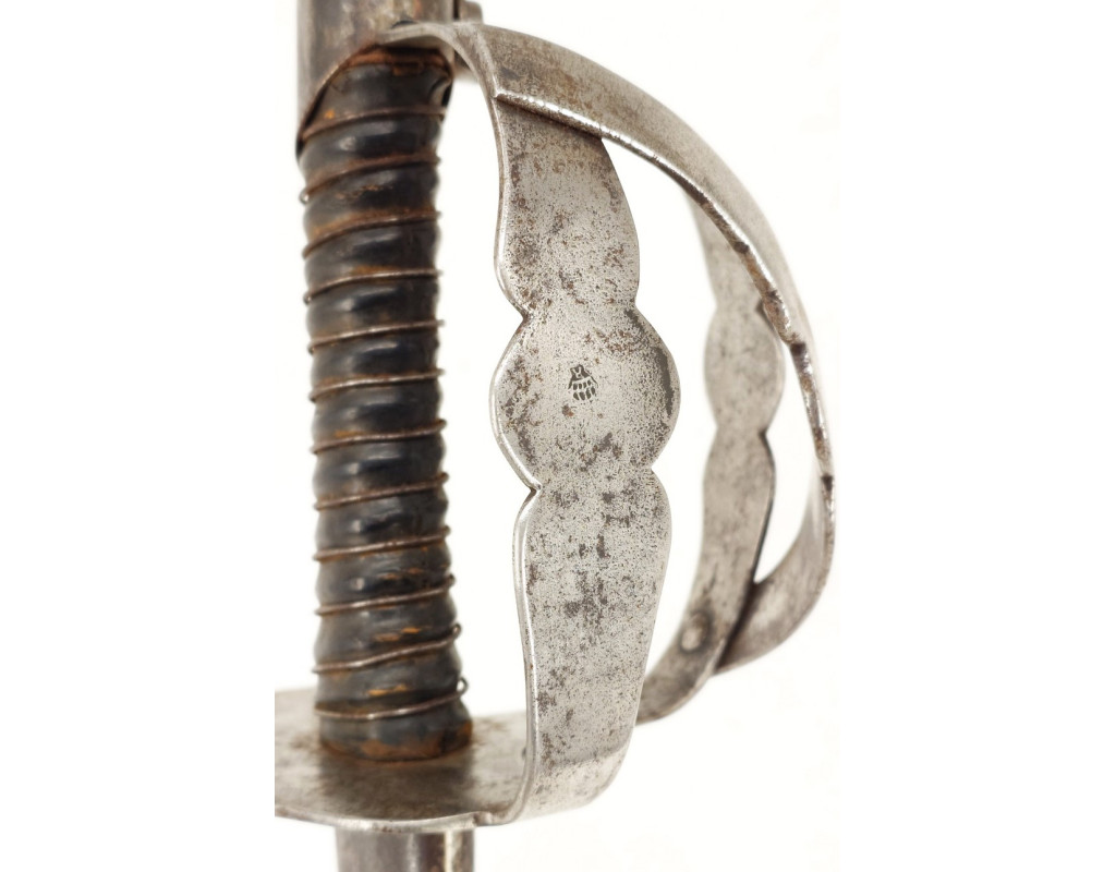 Armes Blanches SABRE DES DRAGONS MODÈLE RÉGLEMENTAIRE DU 25 AVRIL 1767 GARDE FER EN "N" 1771-1775 1er ESCADRON N°32 - FRANCE LOU