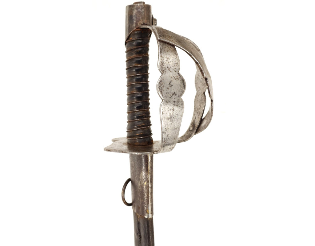 Armes Blanches SABRE DES DRAGONS MODÈLE RÉGLEMENTAIRE DU 25 AVRIL 1767 GARDE FER EN "N" 1771-1775 1er ESCADRON N°32 - FRANCE LOU