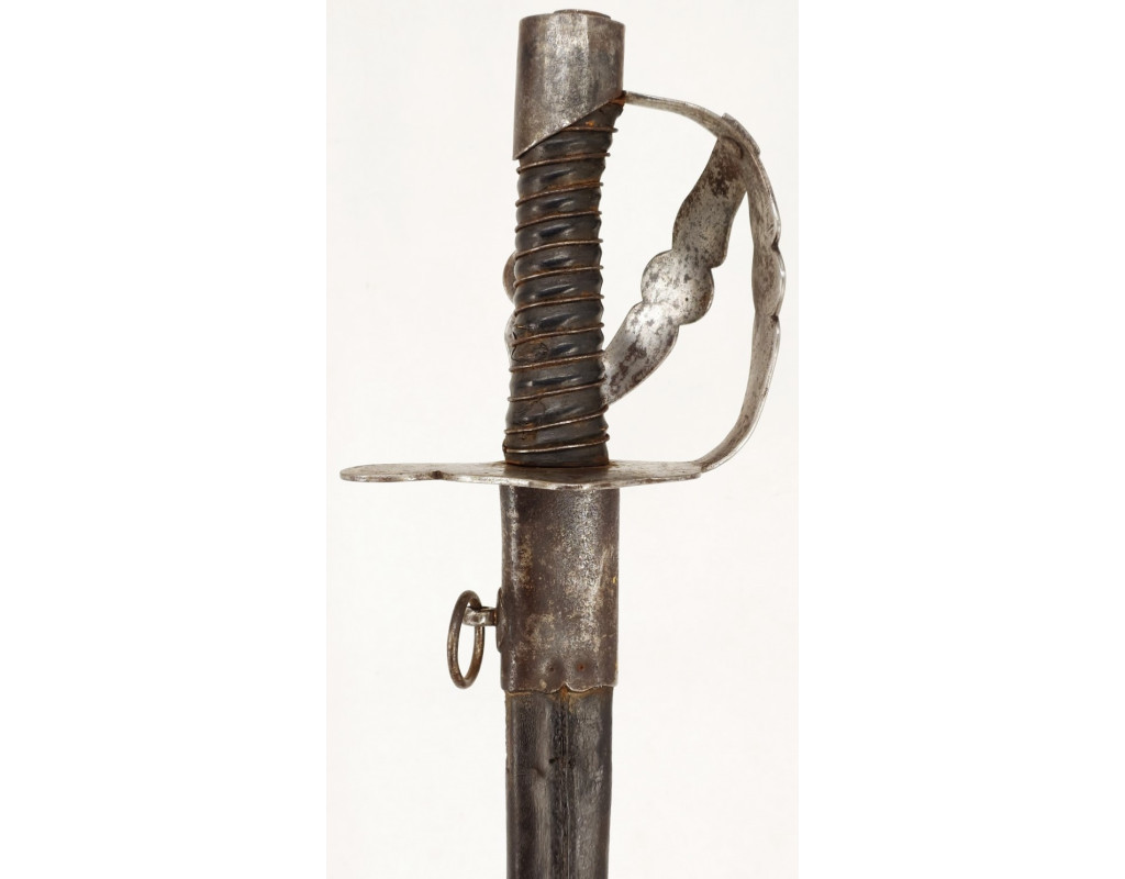 Armes Blanches SABRE DES DRAGONS MODÈLE RÉGLEMENTAIRE DU 25 AVRIL 1767 GARDE FER EN "N" 1771-1775 1er ESCADRON N°32 - FRANCE LOU