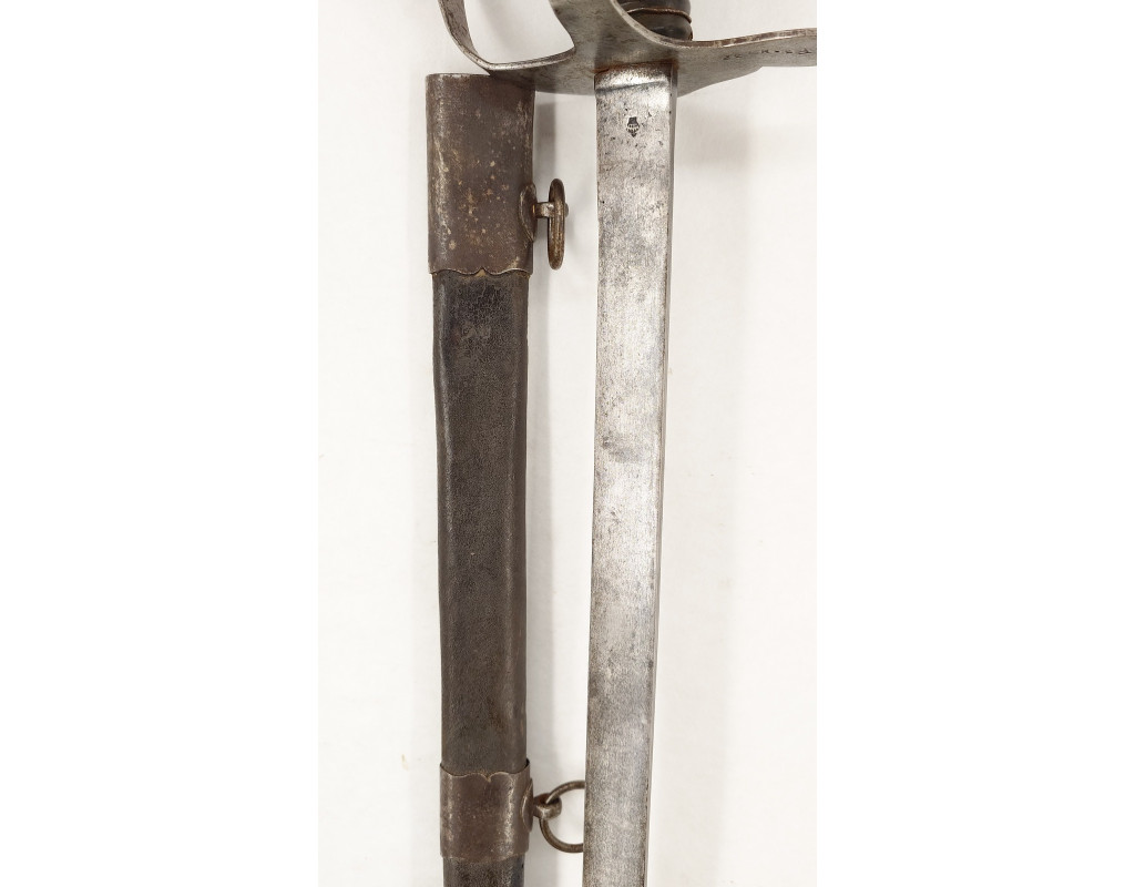 Armes Blanches SABRE DES DRAGONS MODÈLE RÉGLEMENTAIRE DU 25 AVRIL 1767 GARDE FER EN "N" 1771-1775 1er ESCADRON N°32 - FRANCE LOU