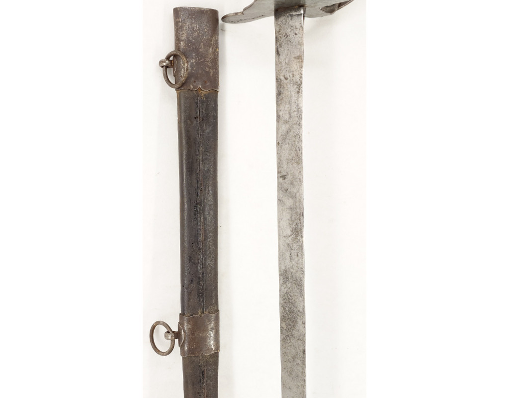 Armes Blanches SABRE DES DRAGONS MODÈLE RÉGLEMENTAIRE DU 25 AVRIL 1767 GARDE FER EN "N" 1771-1775 1er ESCADRON N°32 - FRANCE LOU