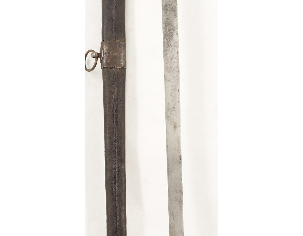 Armes Blanches SABRE DES DRAGONS MODÈLE RÉGLEMENTAIRE DU 25 AVRIL 1767 GARDE FER EN "N" 1771-1775 1er ESCADRON N°32 - FRANCE LOU
