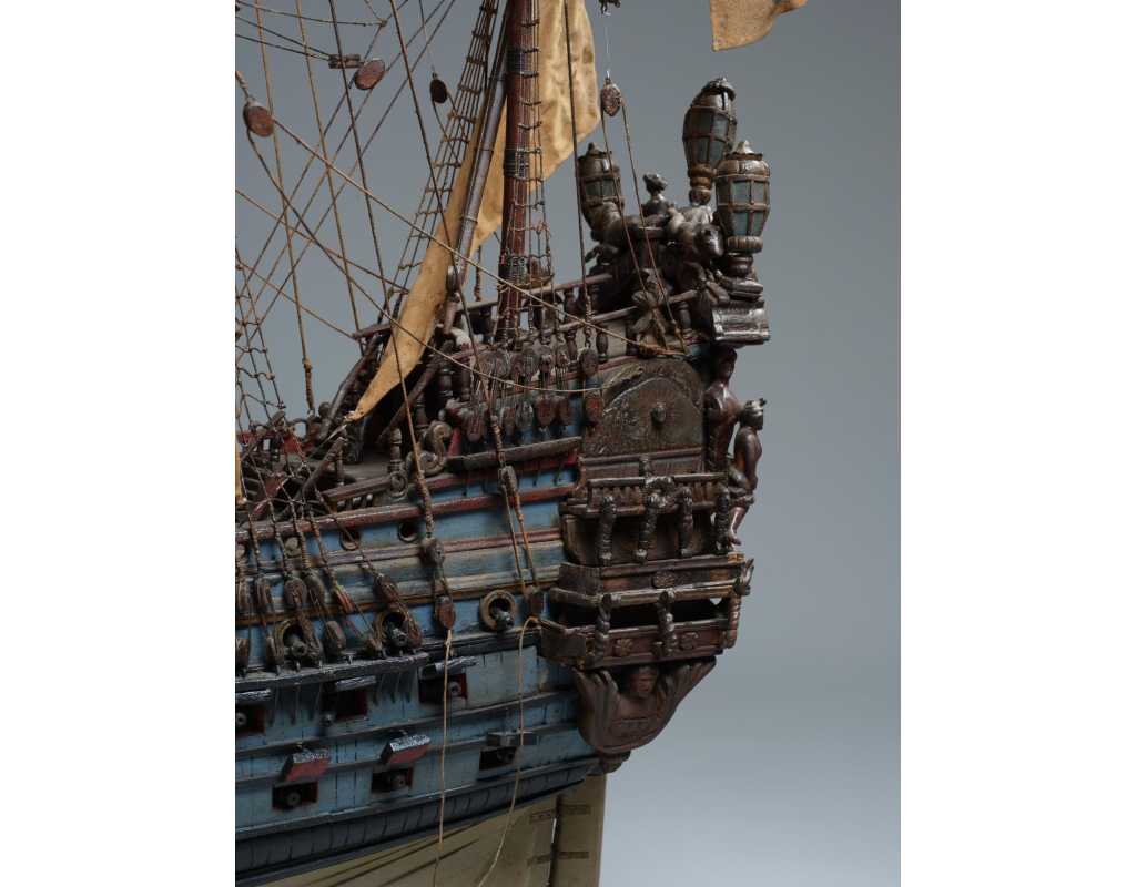 Catalogue Magasin MONUMENTALE MAQUETTE DU PRESTIGIEUX NAVIRE DE GUERRE LE SOLEIL ROYALE SYMBOLE DE LA PUISSANCE DE LOUIS XIV - F