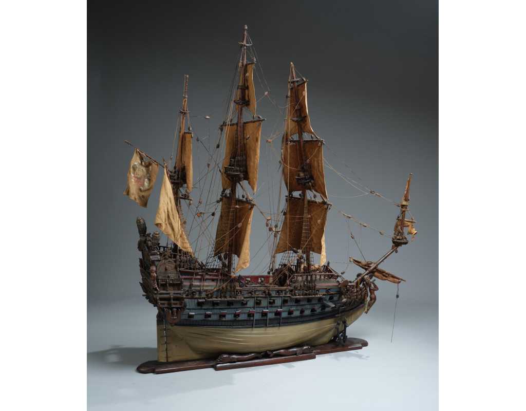 Catalogue Magasin MONUMENTALE MAQUETTE DU PRESTIGIEUX NAVIRE DE GUERRE LE SOLEIL ROYALE SYMBOLE DE LA PUISSANCE DE LOUIS XIV - F