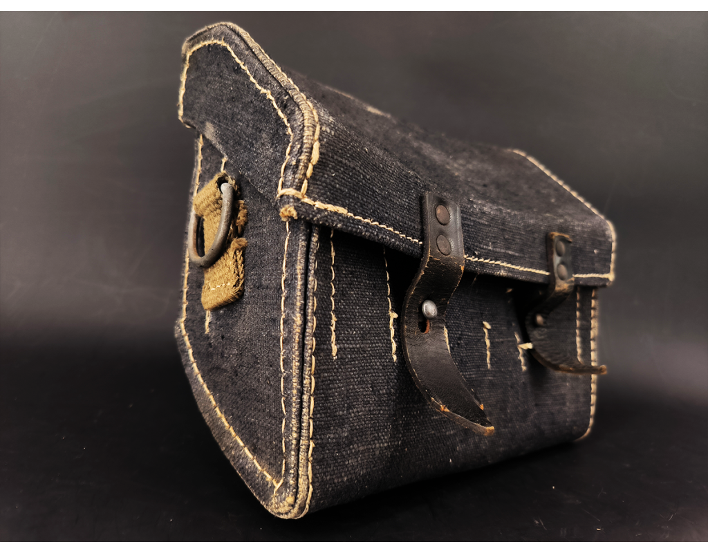 Militaria ETUI SACHOCHE TOILE BLEU LUFT  PORTE FUSEE ALLEMAGNE {PRODUCT_REFERENCE} - 1