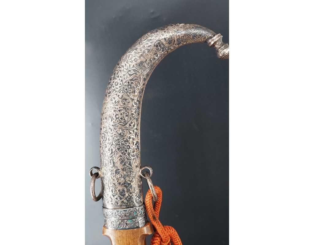Armes Blanches POIGNARD MAROCAIN XVIIIè KHENDJER EN VERMEIL - GRIFFE DE LION DE LA GARDE NOIRE DES SULTANS {PRODUCT_REFERENCE}