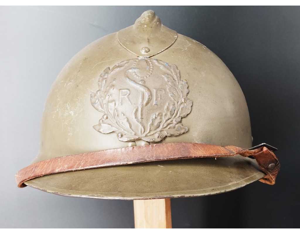 Militaria CASQUE ADRIAN SERVICE DE SANTE MODELE 1926 AVEC GRANDE RONDACHE ATTRIBUT DU MODELE 1915 {PRODUCT_REFERENCE} - 1