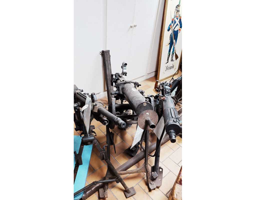 Armes Neutralisées MITRAILLEUSE MG 08 DE 1918 SUR SON AFFUT TRAINEAU NEUTRALISATION DESACTIVATION UE CULASSE MOBILE {PRODUCT_RE