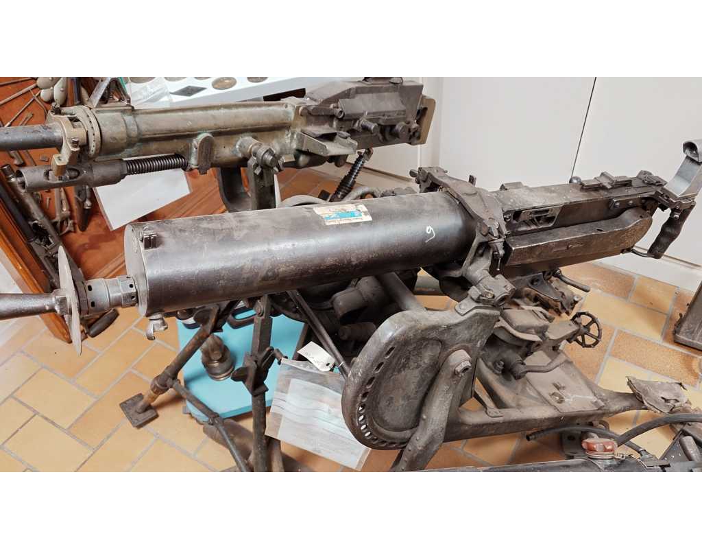 Armes Neutralisées MITRAILLEUSE MG 08 DE 1918 SUR SON AFFUT TRAINEAU NEUTRALISATION DESACTIVATION UE CULASSE MOBILE {PRODUCT_RE