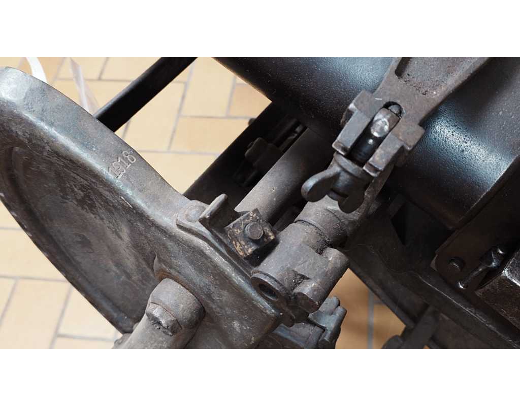 Armes Neutralisées MITRAILLEUSE MG 08 DE 1918 SUR SON AFFUT TRAINEAU NEUTRALISATION DESACTIVATION UE CULASSE MOBILE {PRODUCT_RE