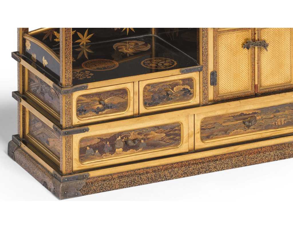 Art Japonais CHIGAIDANA LUXUEUX PETIT CABINET DE PRESENTATION EN LAQUE NASHIJI - JAPON MEIJI - 7