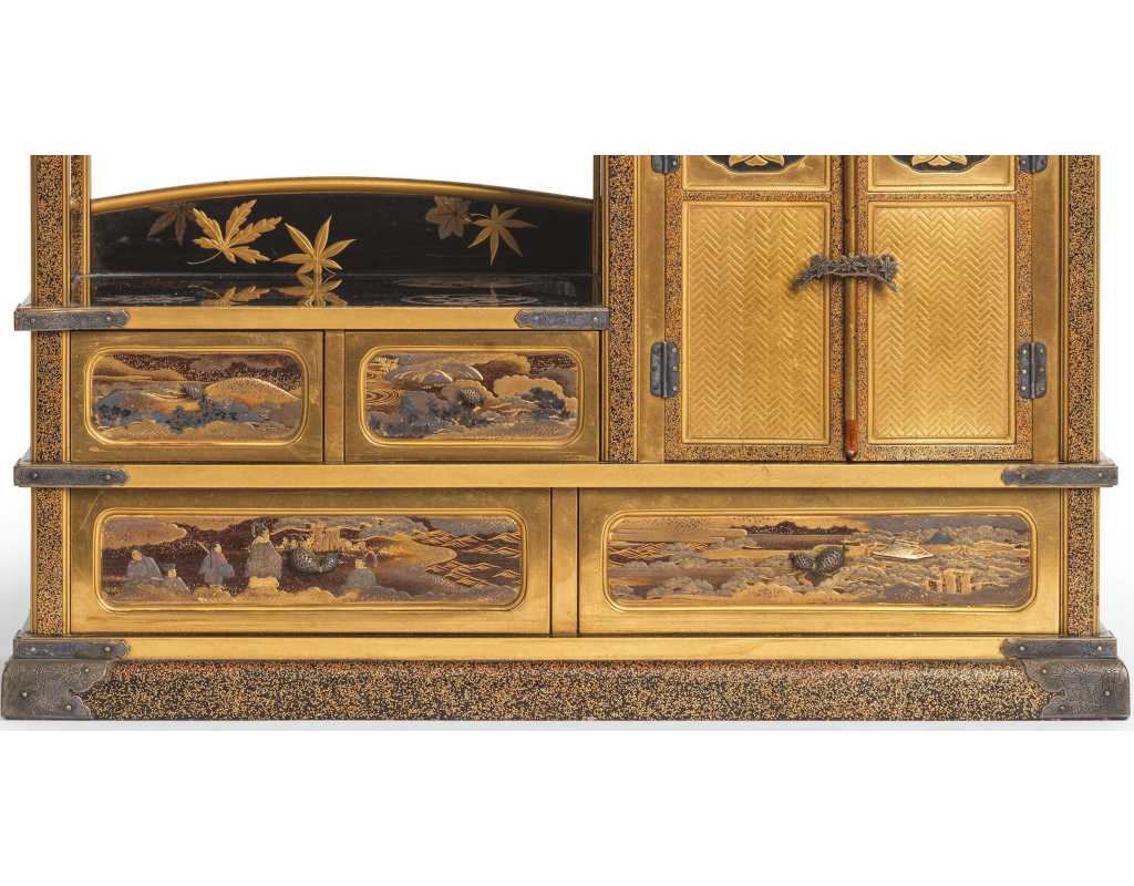 Art Japonais CHIGAIDANA LUXUEUX PETIT CABINET DE PRESENTATION EN LAQUE NASHIJI - JAPON MEIJI - 3