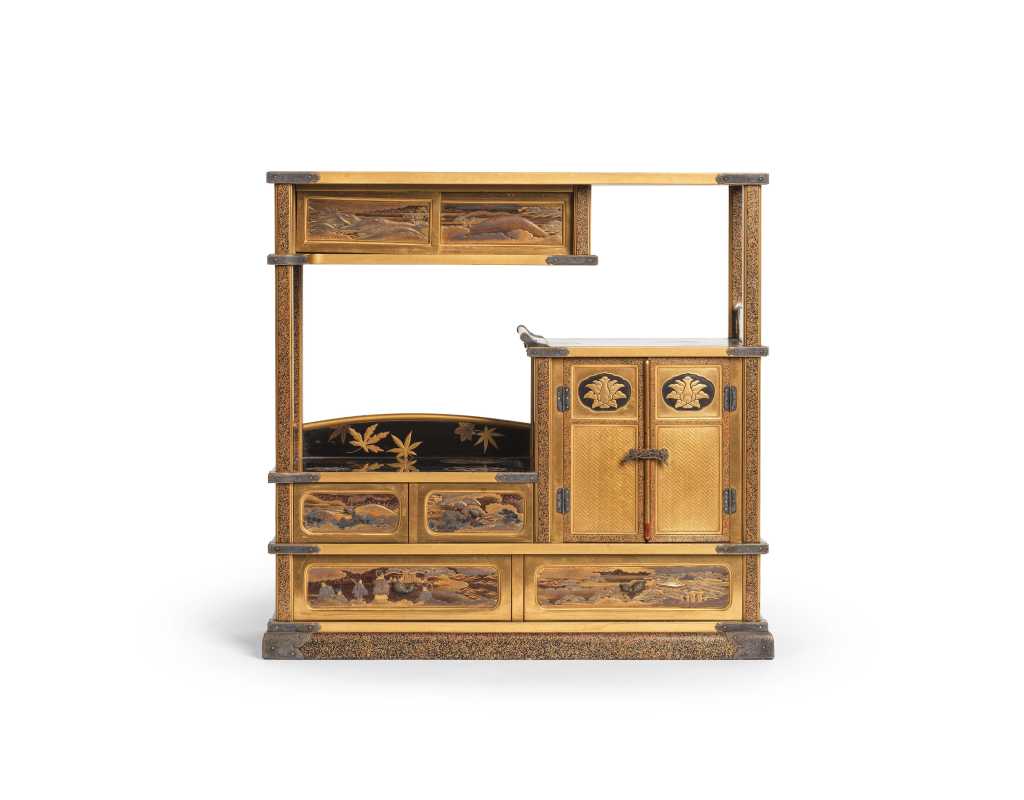 Art Japonais CHIGAIDANA LUXUEUX PETIT CABINET DE PRESENTATION EN LAQUE NASHIJI - JAPON MEIJI - 1