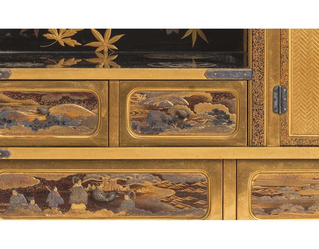 Art Japonais CHIGAIDANA LUXUEUX PETIT CABINET DE PRESENTATION EN LAQUE NASHIJI - JAPON MEIJI - 4
