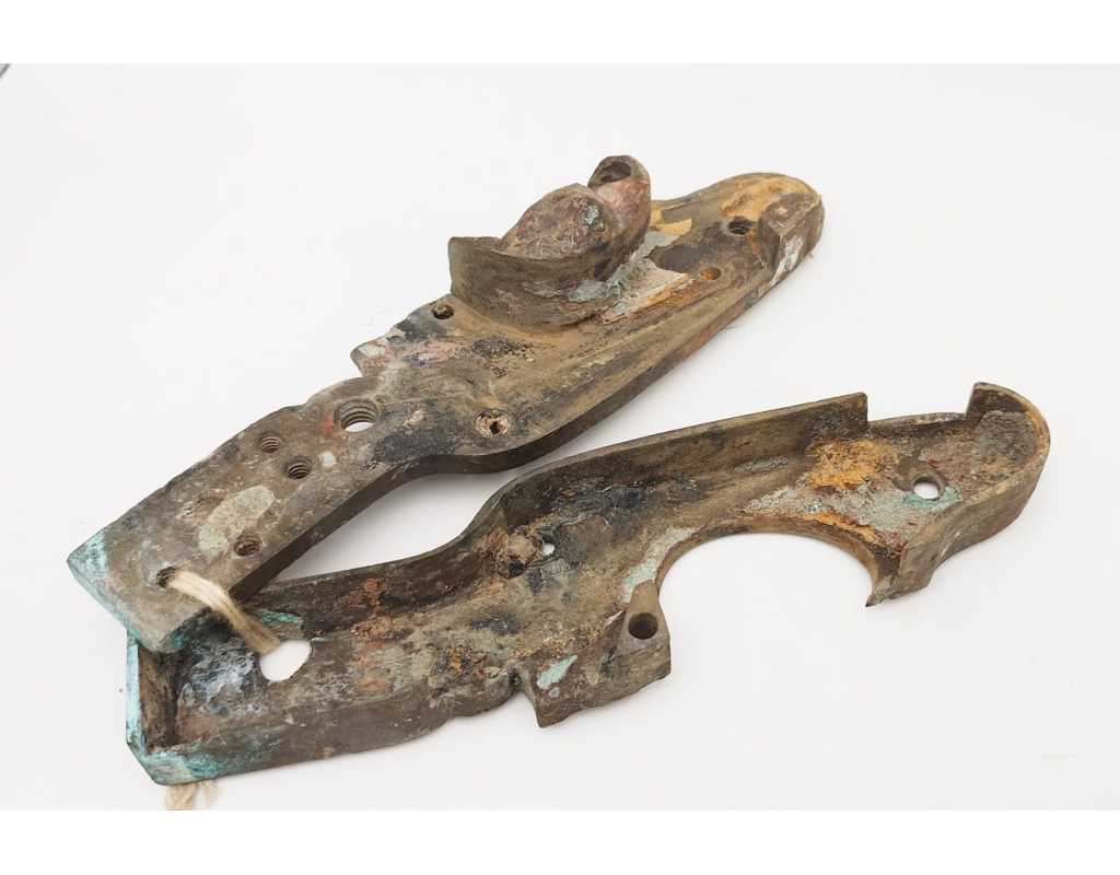 Marine Militaire PLATINE SILEX EN BRONZE D'UN CANON DE BORD MARINE MILITAIRE VAISSEAUX AMIRAL LE ROBUSTE 1806 1809 - FRANCE PREM
