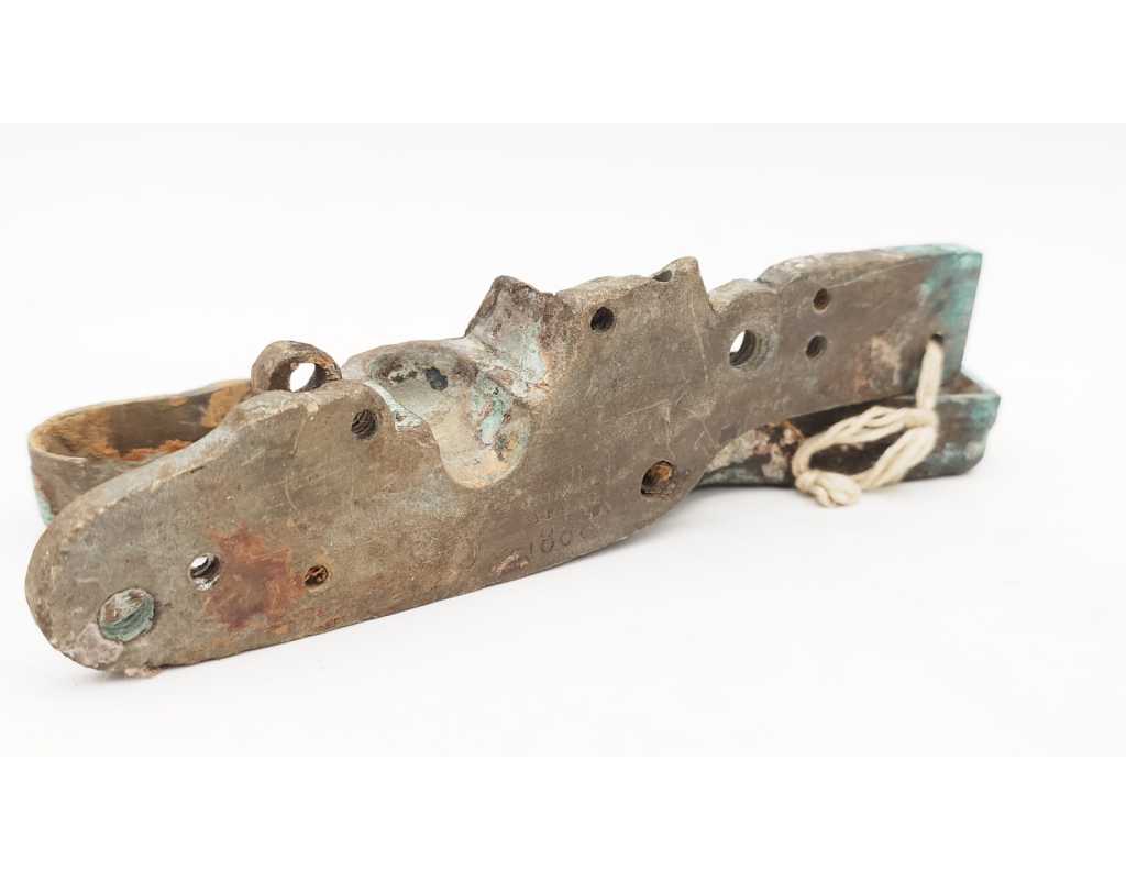 Marine Militaire PLATINE SILEX EN BRONZE D'UN CANON DE BORD MARINE MILITAIRE VAISSEAUX AMIRAL LE ROBUSTE 1806 1809 - FRANCE PREM