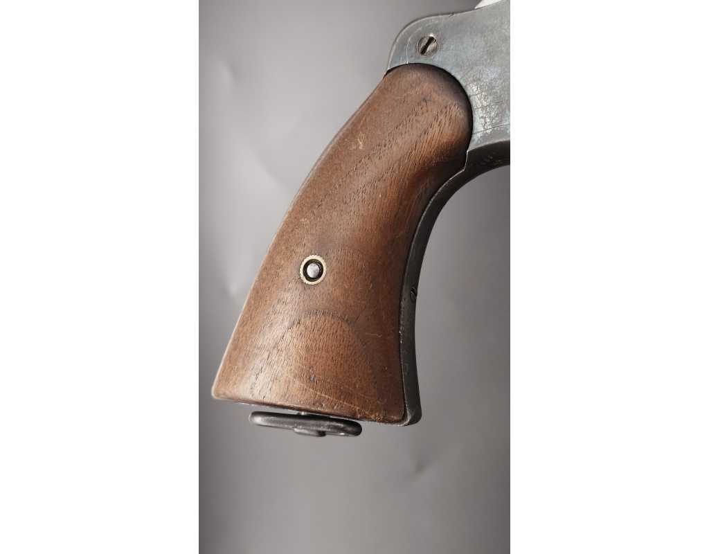 Pièces détachées en ligne PAIRE DE PLAQUETTES EN BOIS POUR REVOLVER COLT95 US ARMY 1892 / 1894/ 1896/ 1901/ 1903 {PRODUCT_REFERE